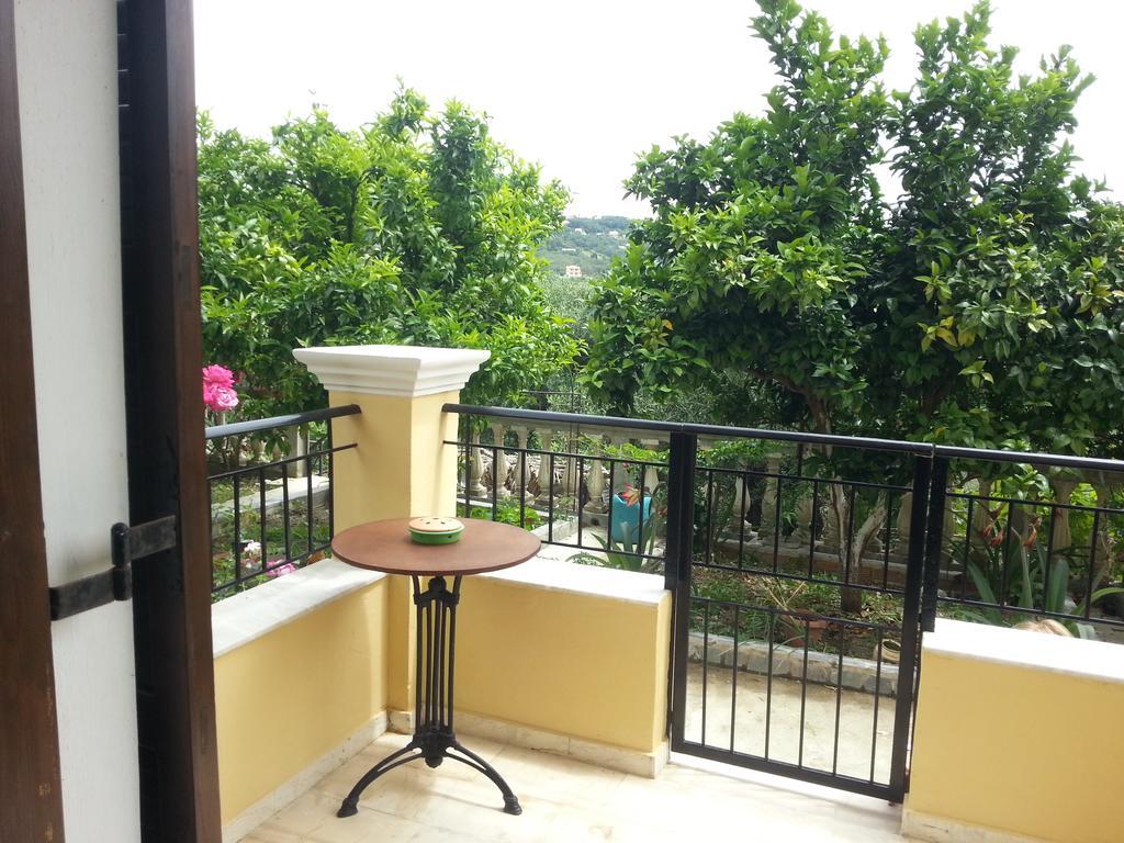 Villa Helen อาร์ริลลาส ภายนอก รูปภาพ
