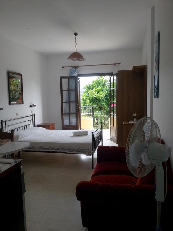 Villa Helen อาร์ริลลาส ภายนอก รูปภาพ