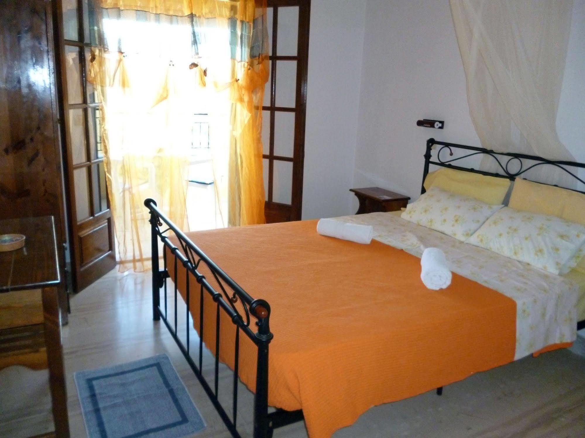 Villa Helen อาร์ริลลาส ภายนอก รูปภาพ