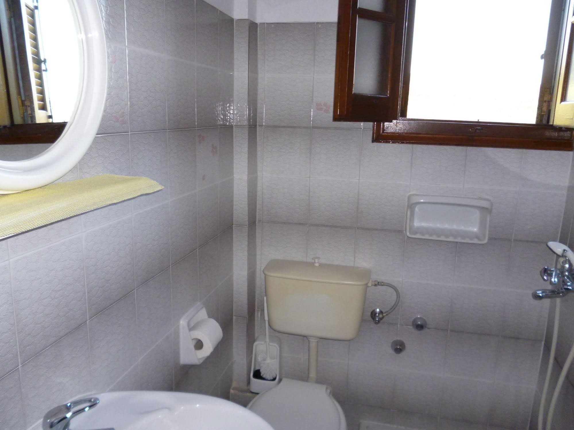 Villa Helen อาร์ริลลาส ภายนอก รูปภาพ