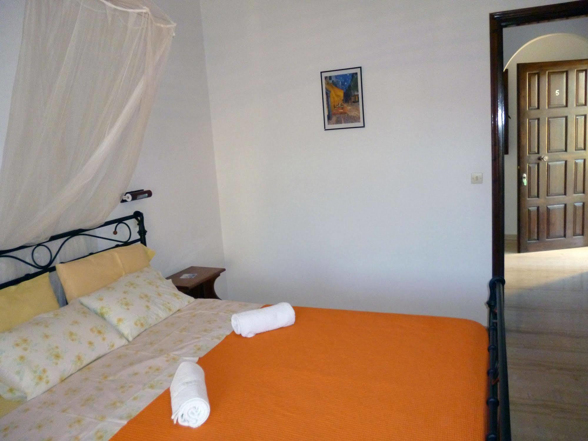Villa Helen อาร์ริลลาส ภายนอก รูปภาพ
