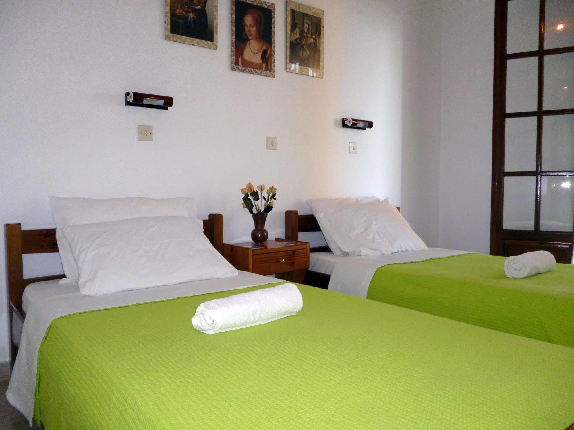 Villa Helen อาร์ริลลาส ภายนอก รูปภาพ
