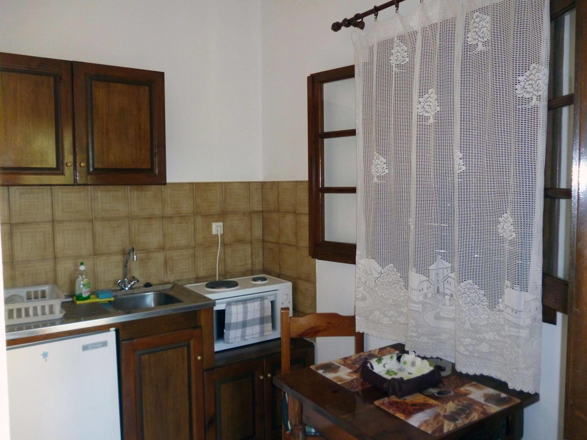 Villa Helen อาร์ริลลาส ภายนอก รูปภาพ