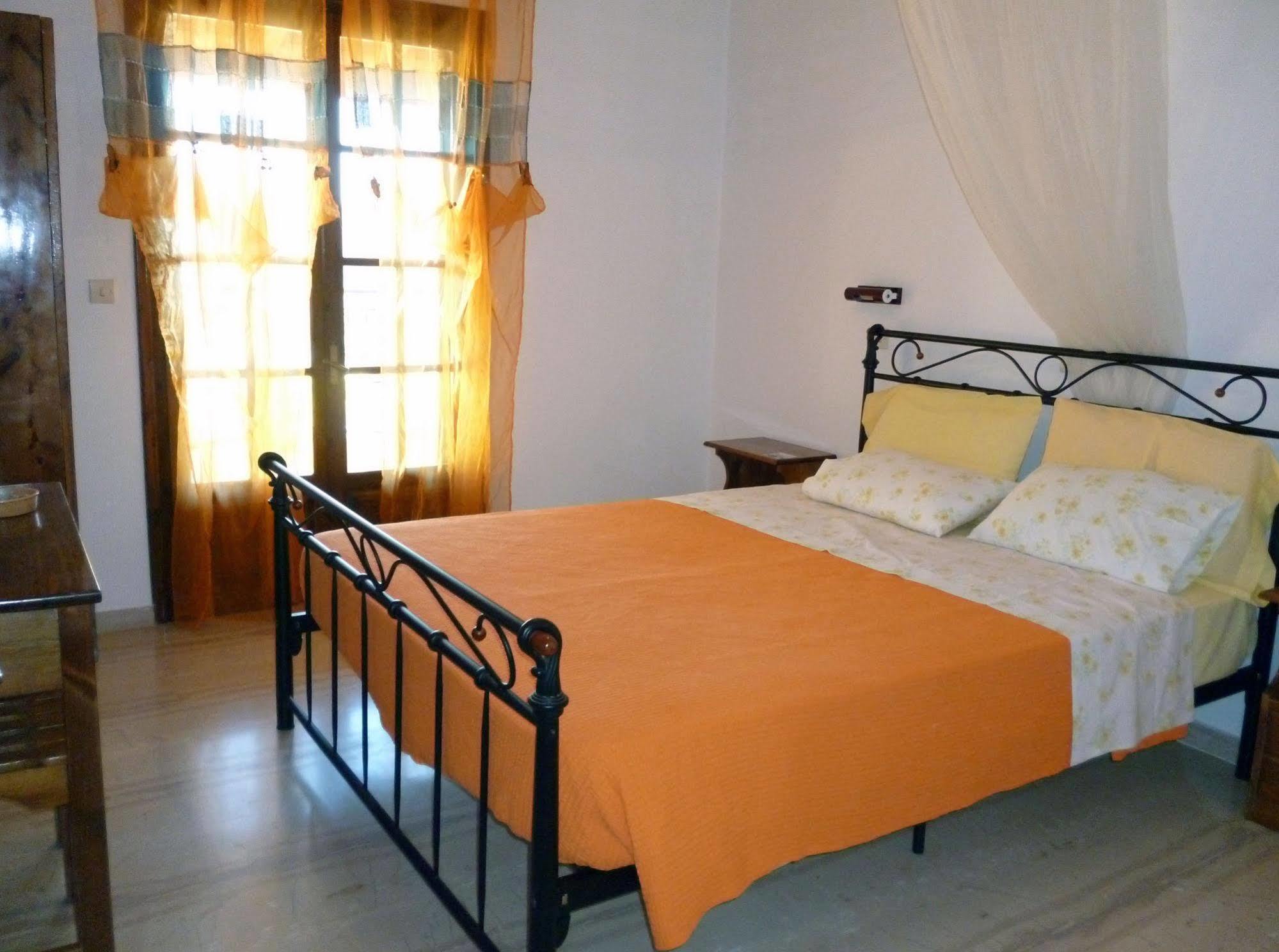 Villa Helen อาร์ริลลาส ภายนอก รูปภาพ