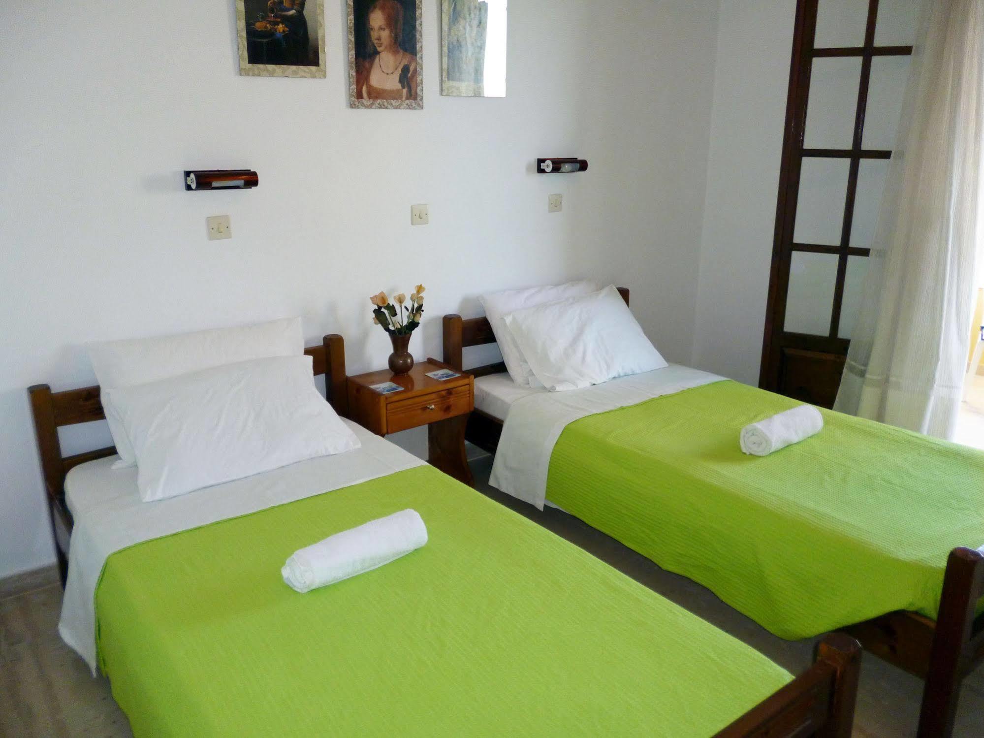 Villa Helen อาร์ริลลาส ภายนอก รูปภาพ