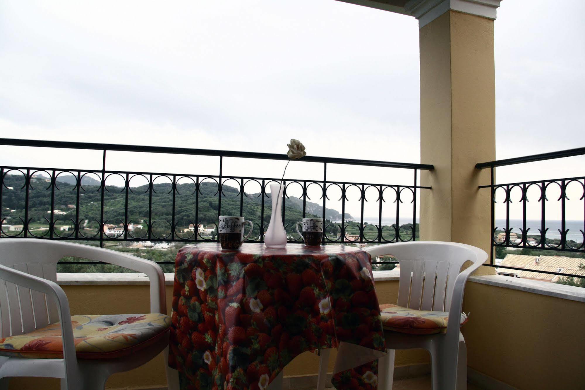Villa Helen อาร์ริลลาส ภายนอก รูปภาพ